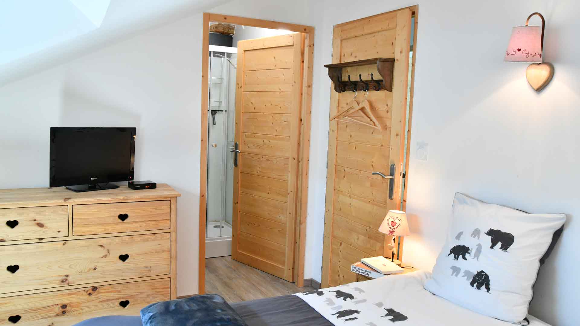 location-gite-feneria-hautes-alpes-chambre